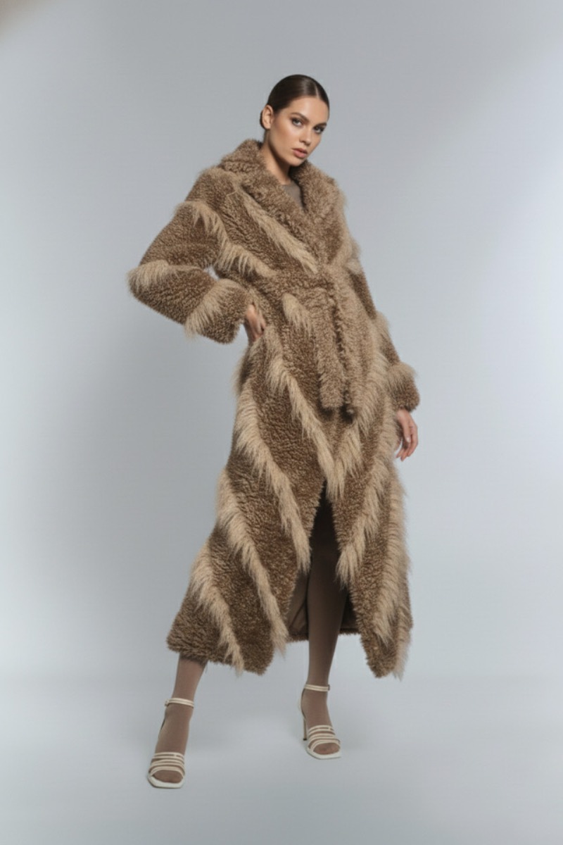 Beżowe sztuczne futro IT GIRL