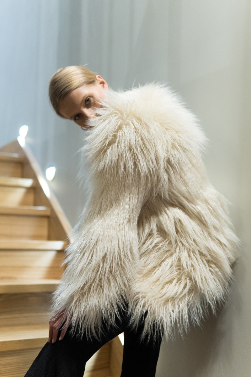 Kremowe sztuczne futerko LIKE A DIVA