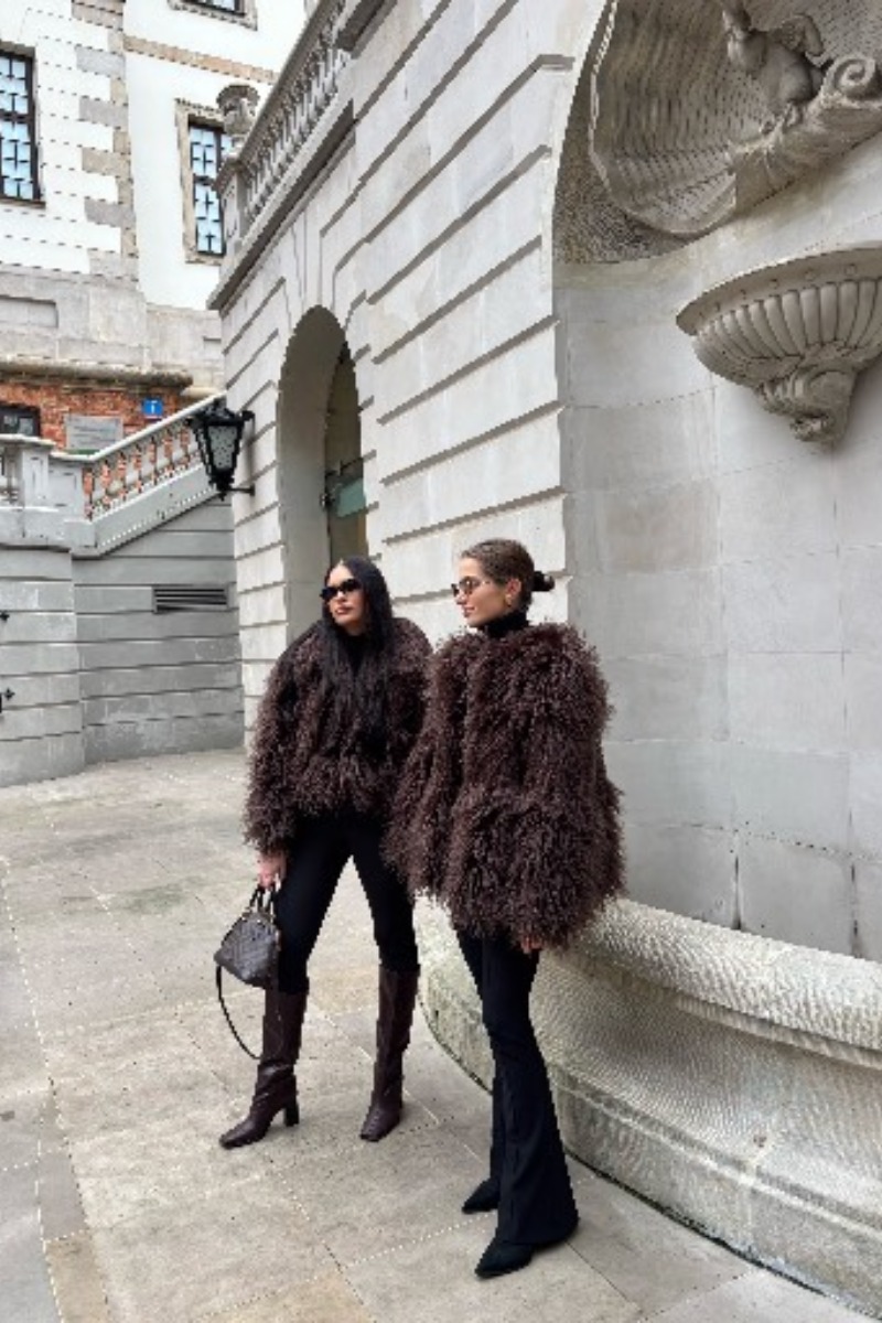 Brązowe sztuczne futerko LIKE A DIVA - obrazek 3