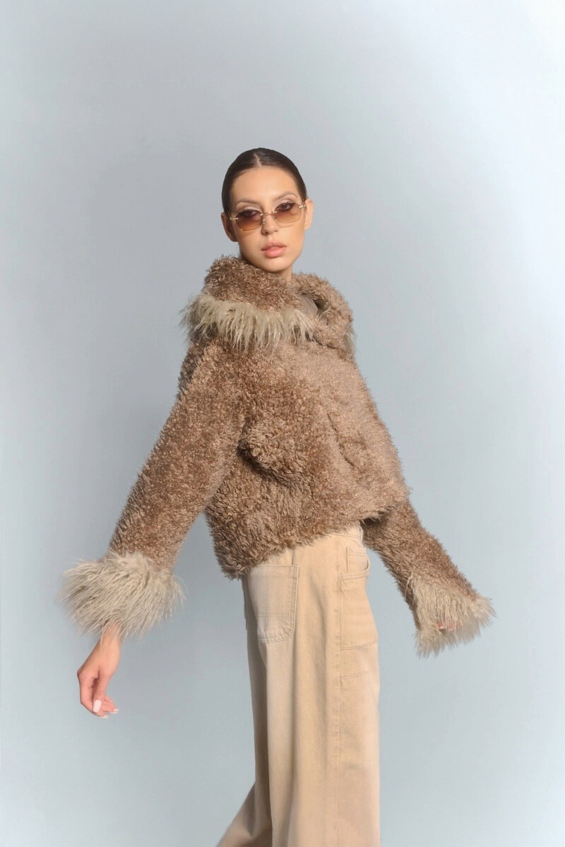 Beżowe sztuczne futerko GODDESS